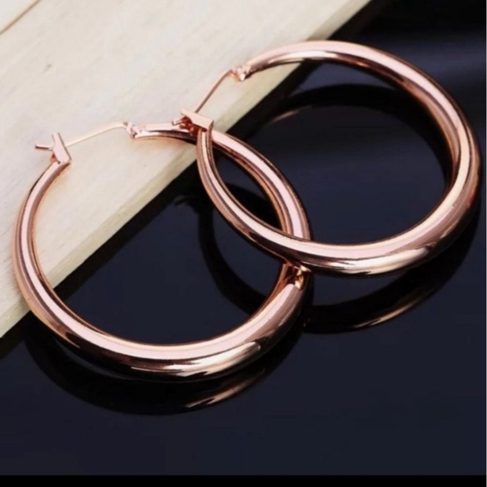 * 18K ROSE GOLD 1.5” ROUND HOOPS - Picture 2 of 6
